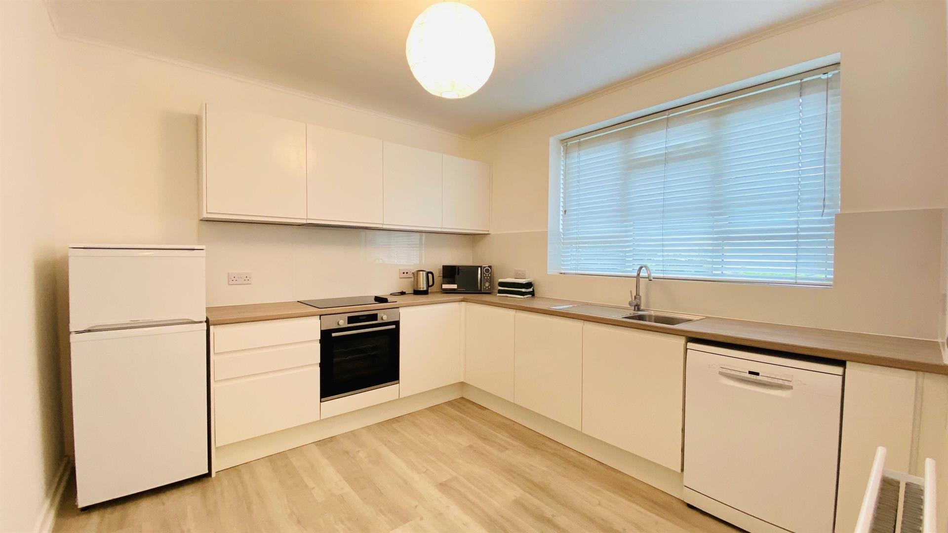 2 bed property in Western Road, London